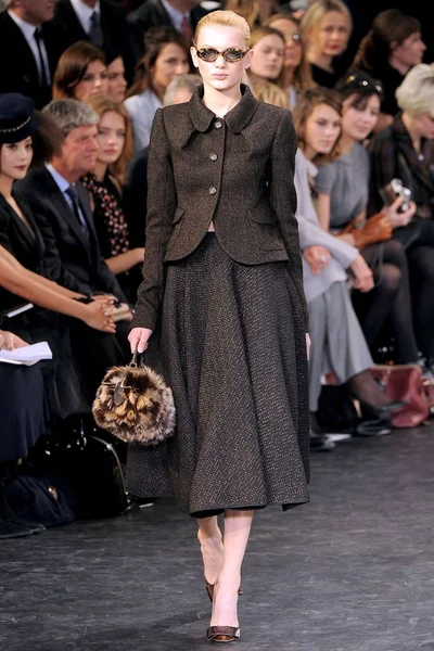 Look 11